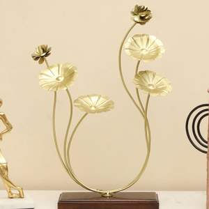 Aldan Accessoire de table en métal moderne avec forme de fleur léger pour la décoration intérieure Design d'intérieur élégant - Product Image 1