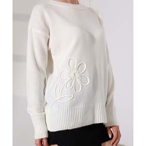 Pull à col rond avec motif brodé - Ecru - Product Image 2