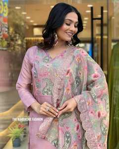 Vente en gros de qualité supérieure broderie lourde Zari tissage travail femmes costume ensemble avec filet Dupatta disponible à bas prix - Product Image 4