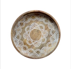 Bandeja redonda de madera natural de diseño elegante, bandeja para servir de madera de mango de grado alimenticio con asas de metal para servir y uso multiusos - Product Image 6