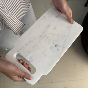 Planche à découper minimaliste blanche et élégante Dalle de découpe de designer de qualité supérieure pour la préparation des aliments et l'affichage de table dans la cuisine - Product Image 1