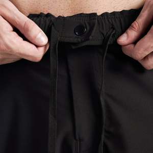 Shorts cargo micro en polyester 100% GA, couleur noire, style streetwear confortable, motif uni sportif - Product Image 6