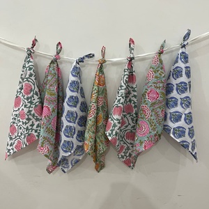 Serviettes en tissu de coton imprimé floral à motifs variés, réutilisables, écologiques, pour mariage et fête, serviettes de table faites à la main - Product Image 1