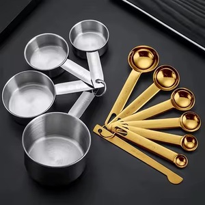 Magnifiques tasses à mesurer en acier inoxydable avec une grande poignée en bois pour une cuisson et une cuisine précises, ensemble de 8 pièces, meilleure qualité - Product Image 3