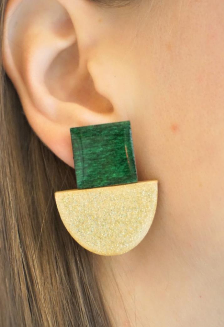 สีเขียว