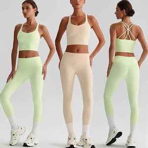 Ensemble de fitness pour femmes débardeur et leggings respirant motif solide taille élastique OEM vêtements de sport personnalisés vêtements d'entraînement de yoga en deux pièces - Product Image 1