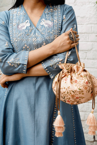 Sac Potli brodé ethnique pour femme, sac cadeau traditionnel pour mariage et fête, élégant et tendance, vente en gros - Product Image 4