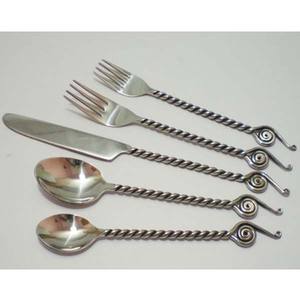 Top Vente À La Main Décoratif Royal Argent Fini Brillant Poli Forgé À La Main Couverts Couverts Ensemble pour La Cuisine À Domicile - Product Image 3