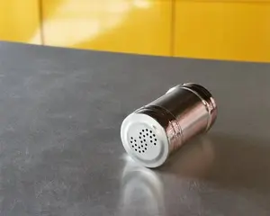 Vente en gros de salière et poivrière ronde en métal en acier inoxydable Outils pour herbes et épices pour la maison et le restaurant - Product Image 4