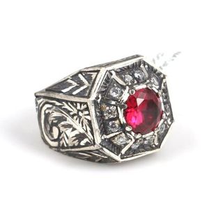 Anillo de Plata de Ley 925 para Hombre con Circonita Octogonal Color Rubí, Corte Esmeralda, Estilo Pluma, Engaste de Bisel, Geométrico, para Uso Diario - Product Image 3