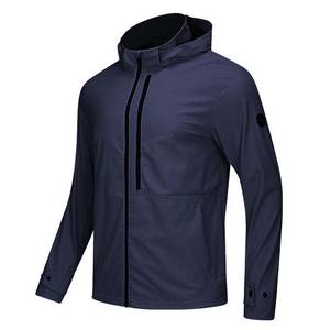 High Street OEM Service Custom Logo Professional Outdoor Chaqueta impermeable para hombre Chaqueta de lluvia de alta calidad Tela a prueba de viento - Product Image 3