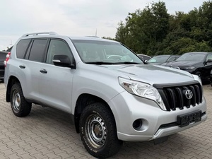 รถยนต์มือสองปี 2015 รุ่น Prado SUV เครื่องยนต์เบนซิน Aspire 2.7L เกียร์อัตโนมัติ พวงมาลัยซ้าย 7 ที่นั่ง ล้อแม็ก R17 ภายในสีเข้ม เบาะผ้า - Product Image 2