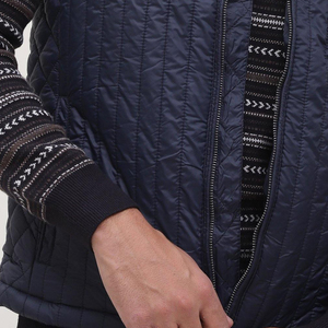 Veste matelassée marine personnalisable en gros, 100% haute qualité, coupe ajustée, sans manches, décontractée, veste d'hiver, devant - Product Image 3