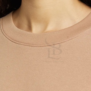 Sweats 100% coton pour femmes tissu tricoté imprimé à quantité minimale de commande basse pour l'automne et l'hiver disponibles sweats à capuche à épaules tombantes pour femme - Product Image 2