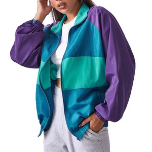 Chaqueta de carcasa blanda para mujer construida con forro polar de tela elástica y tela ajustable y cómoda - Product Image 6