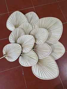 Handfan en bambou pour des événements et la décoration, Handfan en bambou de la meilleure qualité pour se refroidir avec la conception traditionnelle et l'appel vert - Product Image 6