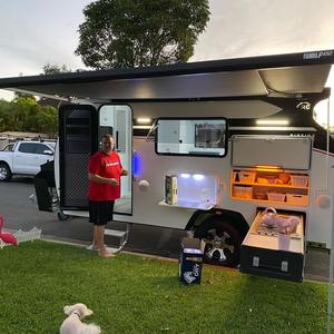 Caravane de camping en forme de larme, propre et bien entretenue, avec tente, à vendre - Product Image 4