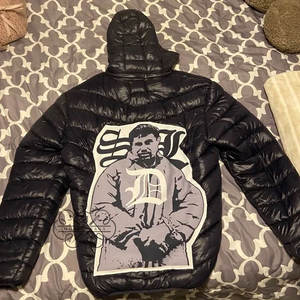 SDL vitrine hommes Puffer haute qualité noir coton éponge français SKYDALIMIT SDL strass pull 480 gsm à capuche pour hommes - Product Image 5