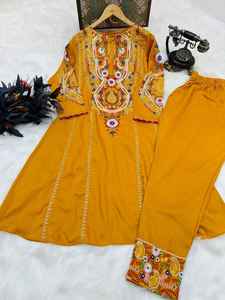 Traje Salwar de trabajo con bordado de seda Georgette de último diseñador por Fab Zone Indian & Pakistani Clothing - Product Image 3