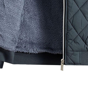 Blouson d'hiver élégant pour homme avec impression personnalisée, doublure douce au toucher, rembourrage thermique et options de marque privée complètes - Product Image 6