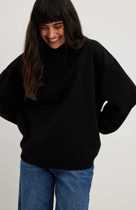 Sudadera Oversize Negra para Mujer, 100% Algodón, Cuello Redondo Liso, Estilo Urbano, Hombros Caídos - Product Image 4