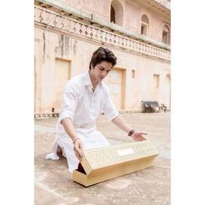 พรมละหมาดผ้าไหมคุณภาพพรีเมียม งานทอมือ สำหรับการประกอบพิธีกรรมประจำวัน ใช้ในมัสยิดหรือที่บ้าน และสำหรับการทำสมาธิ - Product Image 3