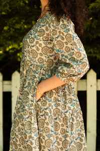 ชุดเดรสผ้าฝ้ายแท้ทำมือจากเวอร์จิเนีย ลายดอกไม้ สีเบจเทา แฟชั่นที่เป็นมิตรต่อสิ่งแวดล้อม - Product Image 4