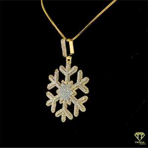 Colgante de copo de nieve helado hecho en plata 925 adornado con diamantes de moissanita brillante para el regalo de cumpleaños y Navidad - Product Image 4