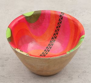 Cuenco de madera hecho a mano para servir, para mesa de comedor, cuenco de madera de mango floral Elysian - Product Image 1