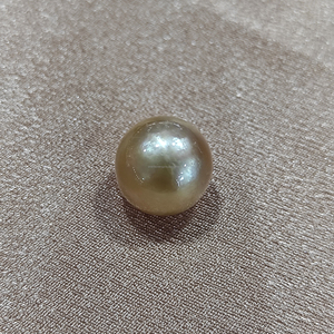 Perlas de oro especiales de grado A, de 11 mm de diámetro, brillan con una elegancia radiante y un brillo dorado, radiando una belleza encantadora. - Product Image 1