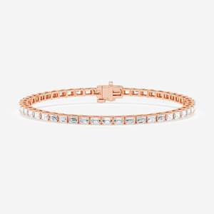 Bracelet tennis en or 18 carats avec diamant moissanite taille émeraude – Style élégant et luxueux - Product Image 3