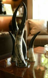 Taza de cerámica de cuerno vikingo festivo hecho a mano para hidromiel y cerveza para fiestas navideñas y alegrías navideñas - Product Image 4