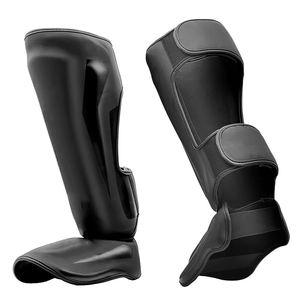Fournisseurs en gros de protège-tibias de Muay Thai avec protection professionnelle en cuir, fabriqués pour le kickboxing, le MMA, la boxe, légers, logo OEM - Product Image 1