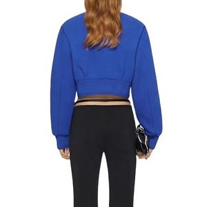 Veste de sport courte matelassée personnalisée avec logo pour femmes, avec options d'impression sur coton et style universitaire - Product Image 6