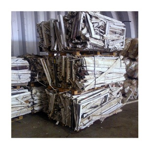 Fournisseur de rebuts de tuyaux en PVC gris et blanc, de profilés de fenêtres et de déchets - Product Image 5