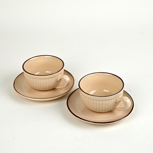 ปลอบประโลมประสาทสัมผัสของคุณด้วยชุดถ้วยชาและจานรองสไตล์เรโทรสุดอบอุ่น ทำจากนิวโบนไชน่า พร้อมโลโก้ที่ปรับแต่งได้ สำหรับกาแฟและชา ชุด 2 ชิ้น - Product Image 1