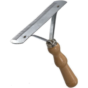 Peigne à épingles réutilisable Perth avec manche en bois Outil de toilettage durable pour ferme et bétail - Product Image 2