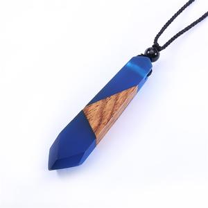 Collier à breloques pour femmes avec superbe design personnalisé Pendentif en bois de résine de style classique Collier en résine coloré Bijoux - Product Image 3