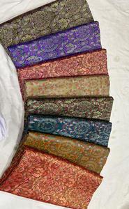 Tissu de soie brocart floral de luxe, jacquard tissé avec une riche brillance pour les vêtements ethniques, les vestes et les vêtements de créateurs - Product Image 3