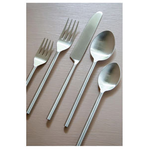 Design à la mode Cuillère et Fourchette Couverts Collection Argent Long Manche En Acier Inoxydable Ensemble De Service Dîner Fournitures En Acier Miroir - Product Image 2