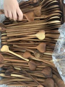 Los fabricantes de Vietnam suministran cuchara de comida de madera y folk con diseño caliente de mango largo para uso diario - Product Image 5