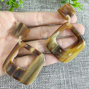 Boucle d'oreille en corne de buffle à prix de gros Boucle d'oreille en corne pour personnalisé par l'artisanat en croissant - Product Image 2