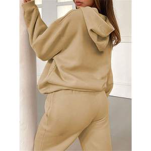 Conjunto Deportivo Informal para Mujer, Sudadera con Capucha Beige Estampada y Pantalones Jogger a Juego, Poliéster de Peso Medio Premium, Marca Privada Trackstar OEM - Product Image 6