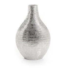 Qualité durable Dernière forme de bouteille Conception martelée Vase à fleurs en métal en aluminium Finition argentée Vase à fleurs décoratif - Product Image 1