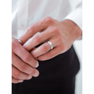 Preciosos Anillos de Compromiso Clásicos para Mujer con Moissanita de Corte Redondo, Acero Inoxidable, Chapado en Oro de 18K, Elegantes Anillos de Diamantes - Product Image 3