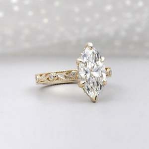 Anillo de Diamantes Marquise Vintage con Certificado IGI, Anillo de Compromiso y Matrimonio Grabado a Mano - Product Image 2
