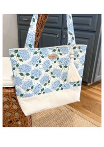 Bolsa de Mano Floral Azul con Estampado de Hortensias en Lona de Algodón en Azul y Blanco para Uso Diario, Compras - Product Image 2