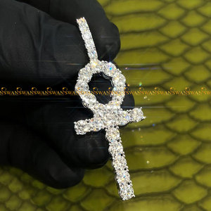 El diseñador más único, colgante de Cruz de Oro Blanco de 10Kt, corte brillante cultivado en laboratorio, diamantes de claridad VVs Iced Hip Hop, inspiración religiosa - Product Image 3