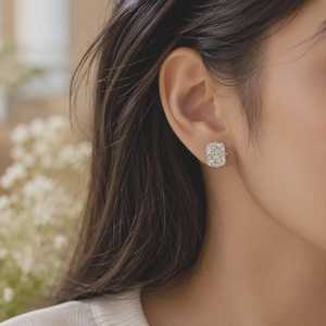Pendientes de tuerca de plata de ley 925 con moissanita de corte cojín, engaste hecho a mano, VVS, estilo Iced Out, joyería de lujo para mujer - Product Image 2