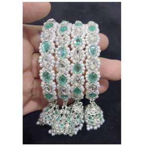 Hermosos brazaletes bordados étnicos, accesorios artesanales perfectos para estilos de moda indios paquistaníes y bohemios - Product Image 5